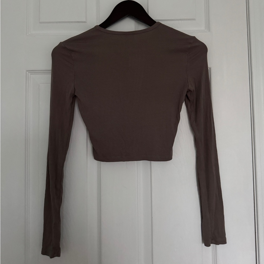 Sunday Best Aritzia Ribbed Long Sleeve Crop Top - Taupe - Picture 2 of 3
